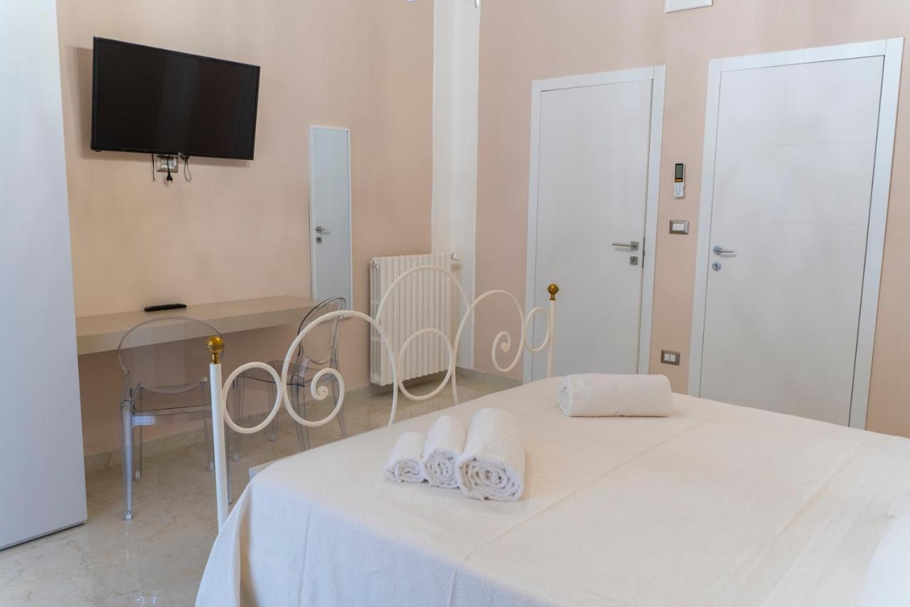 A Casa Dei Miei Hotel San Pietro Vernotico Bagian luar foto
