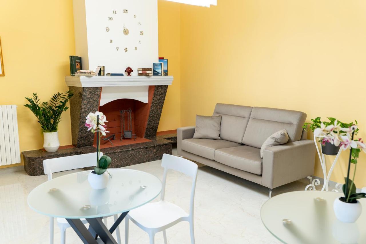 A Casa Dei Miei Hotel San Pietro Vernotico Bagian luar foto